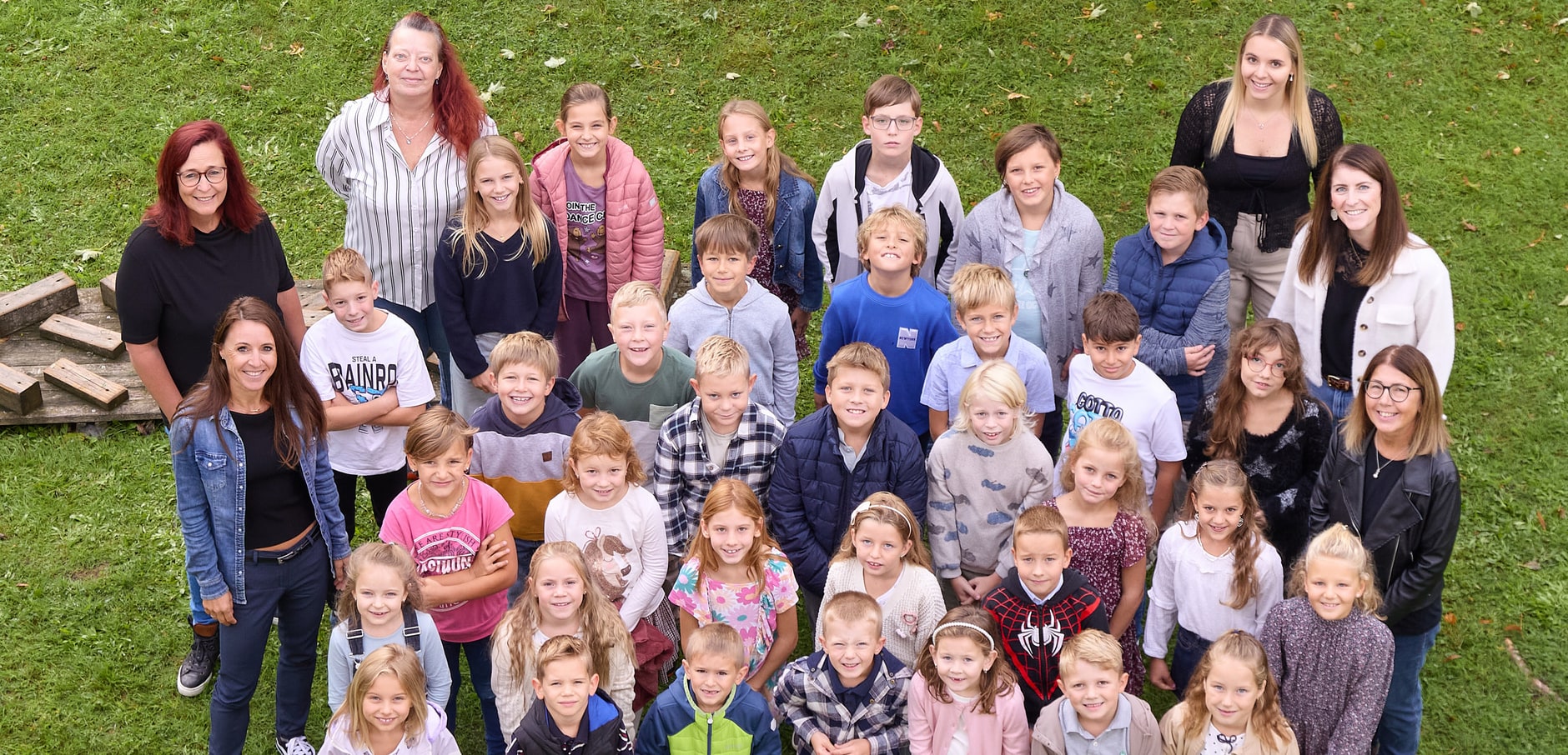 Gemeinschaftsfoto der Volksschule Pollham